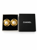 Vintage CHANEL CC Faux Pearl Clip-On Earrings Gold Tone Made in France Box