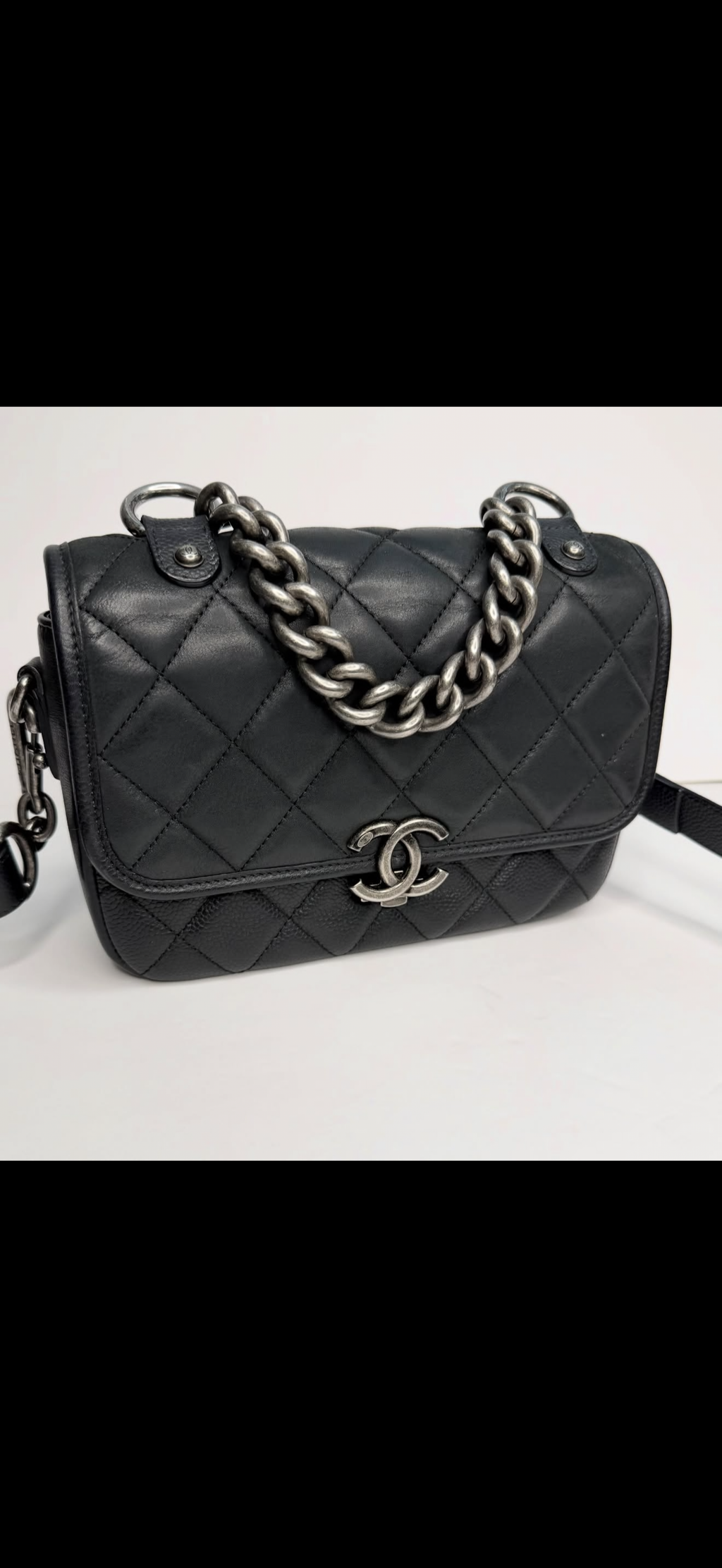 CHANEL
Caviar Iridescent Calfskin Quilted Small Daily Carry Messenger Black