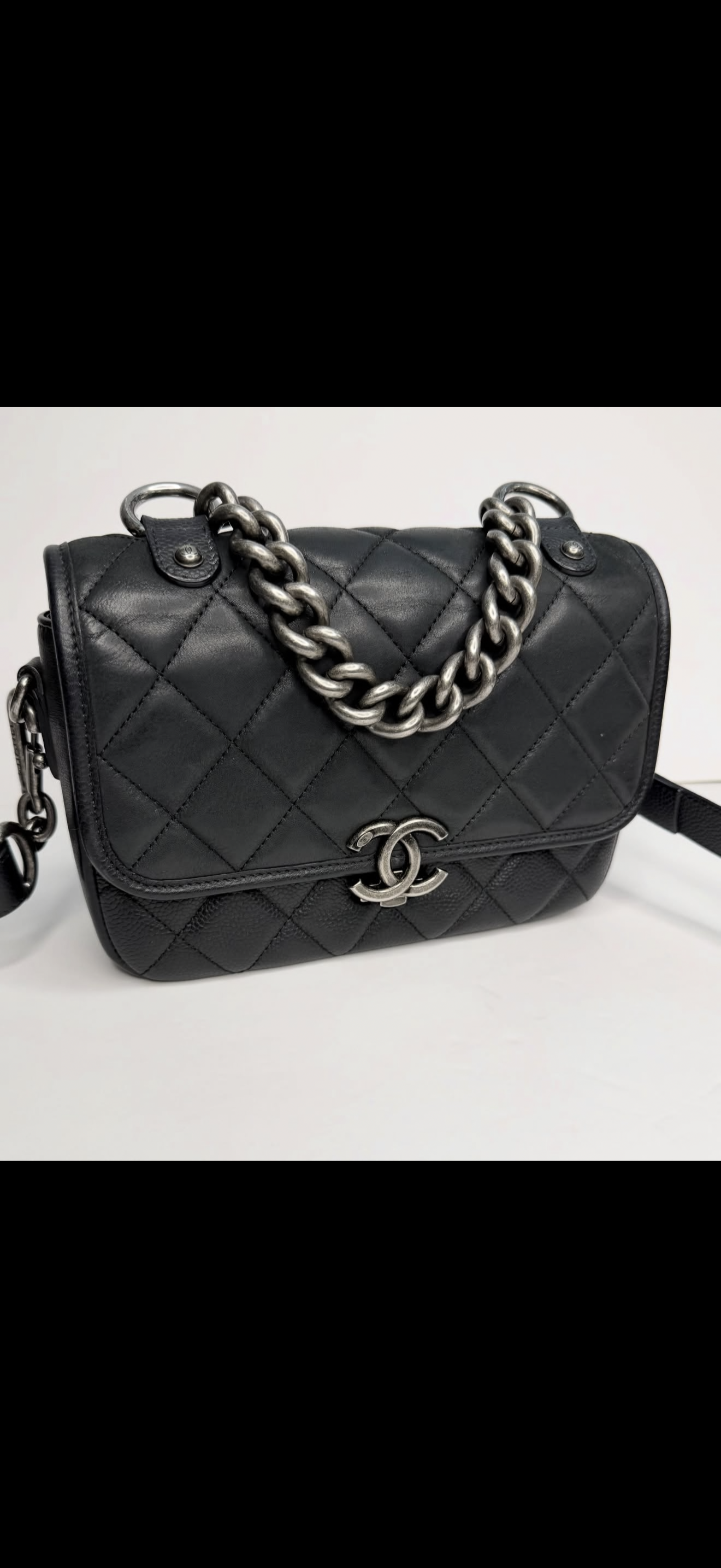 CHANEL
Caviar Iridescent Calfskin Quilted Small Daily Carry Messenger Black