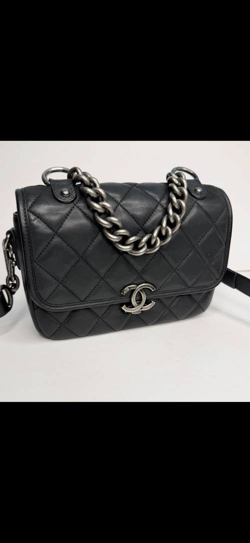 CHANEL
Caviar Iridescent Calfskin Quilted Small Daily Carry Messenger Black