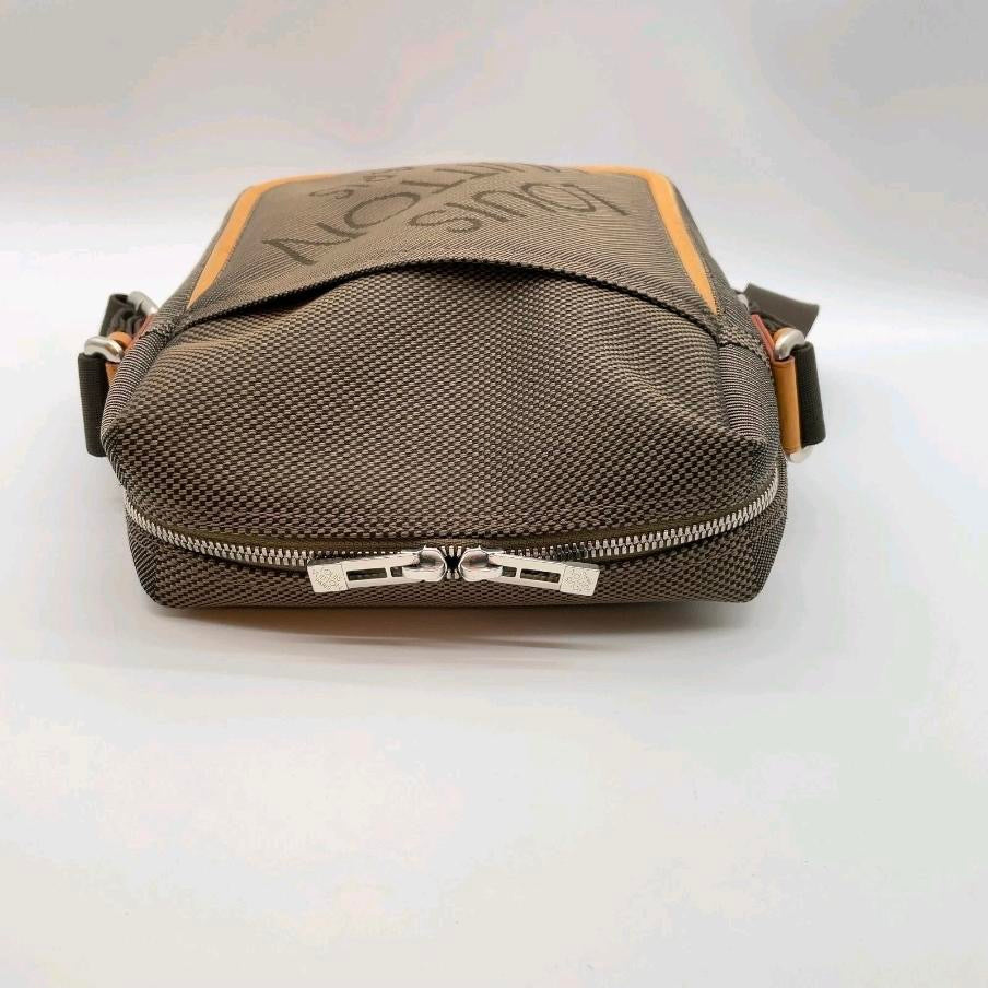 Louis Vuitton Cup Messenger Bag Brown Canvas Crossbody LV Paris Cup Rare