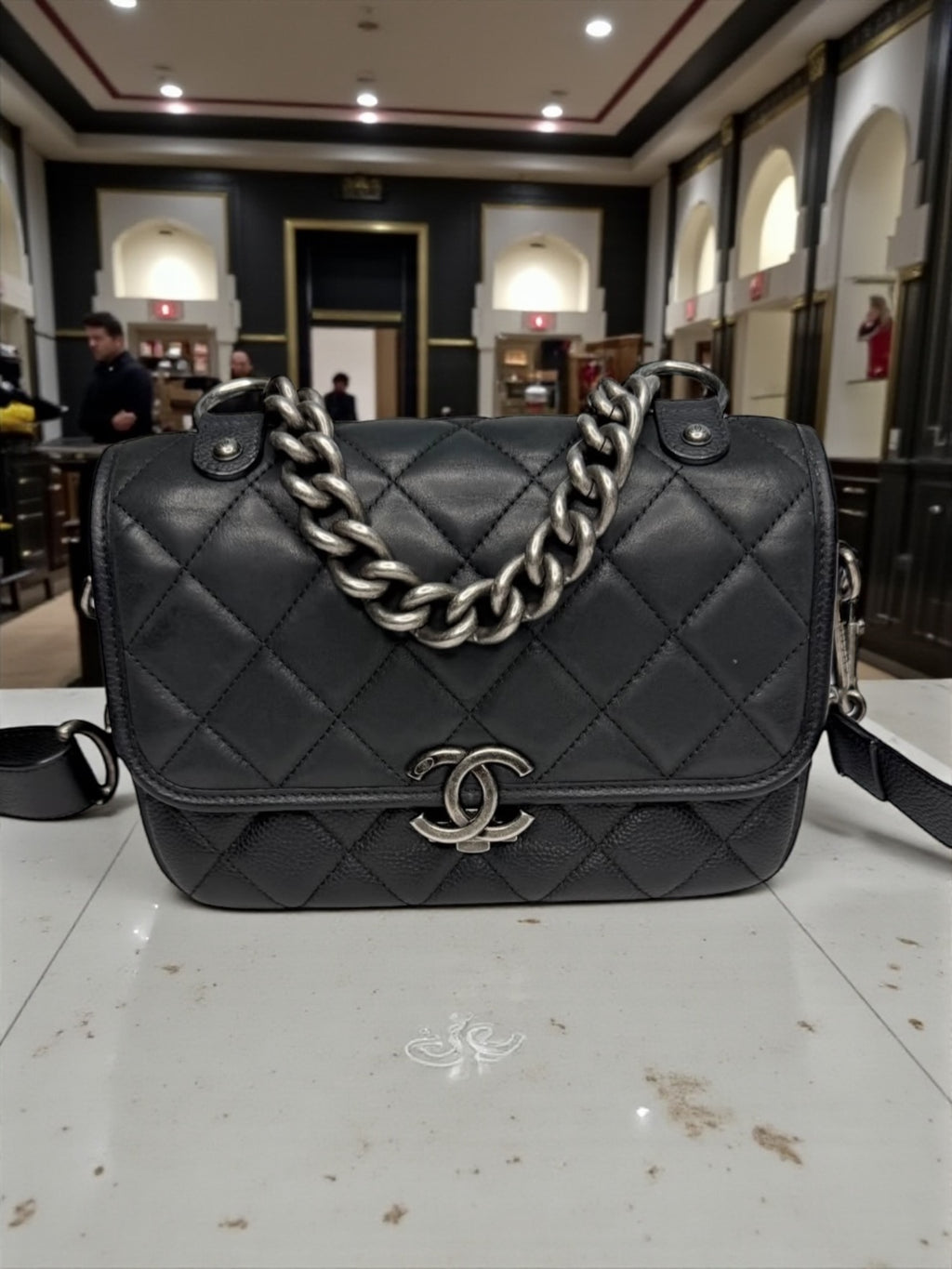 CHANEL
Caviar Iridescent Calfskin Quilted Small Daily Carry Messenger Black