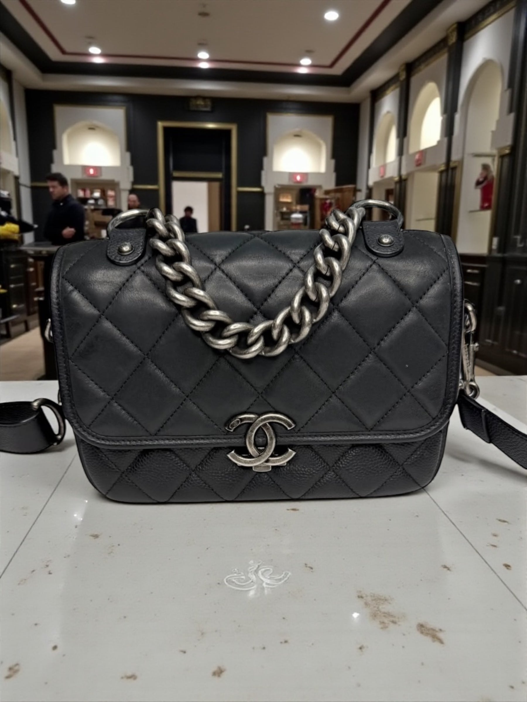 CHANEL
Caviar Iridescent Calfskin Quilted Small Daily Carry Messenger Black